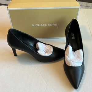 Micheal Kors Dorothy Flex Leather Pump